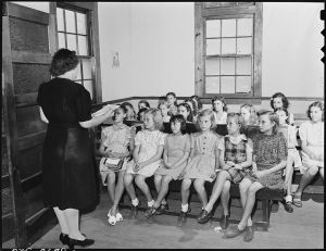 779px-Sunday_school_at_the_Baptist_church_which_is_not_on_company_property_and_was_built_by_the_miners._Lejunior,_Harlan..._-_NARA_-_541342